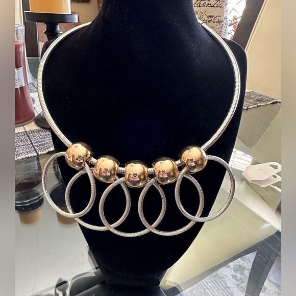 Beautiful loop Rope necklaces with earrings. One Gold set,one Silver & Gold set - Picture 3 of 10